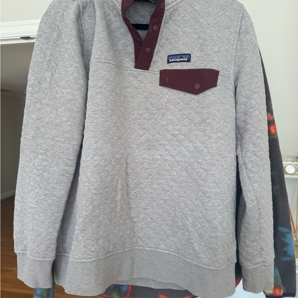 Patagonia Gray Pullover with Maroon Details